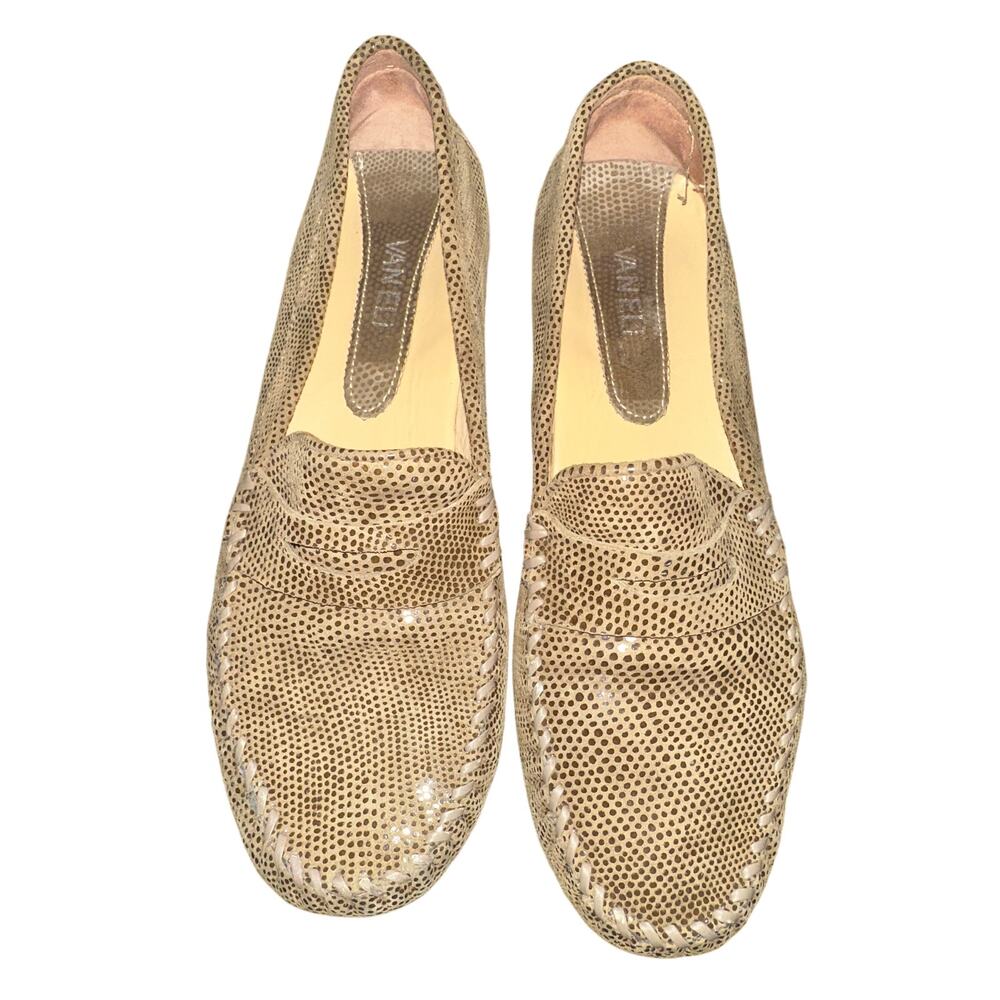 ⭐️ Women’s Vaneli Shiny Tan Driving Loafers. Size 6.5. Preppy  Casual. Everyday